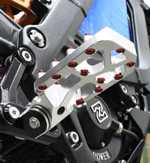 Wide foot pegs for surron lbx/falcon pro/eride/arctic leopard and more￼